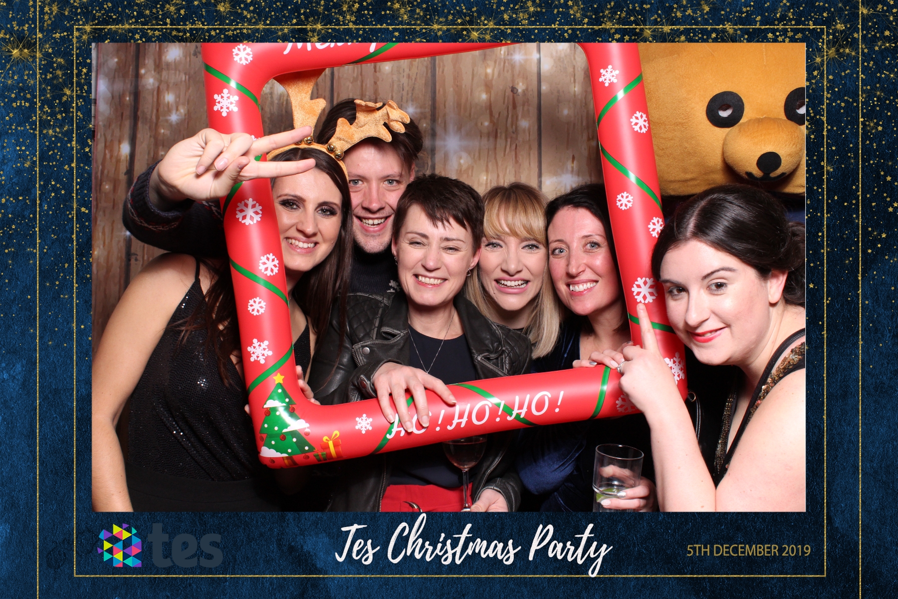 Tes Christmas party  | View more photos from the event at gallery.magicimages.uk/u/MagicImages/Tes-Christmas-party